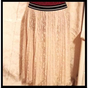 LIKE NEW NY & Co Midi Lace Skirt, Size Large EUC